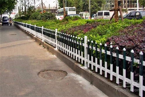 PVC草坪護欄選購指南 優質廠家推薦與市場價格分析